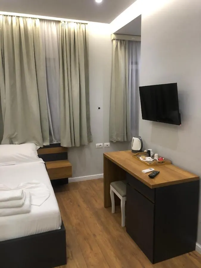 Andys Rooms Hotel Tirana 0*,